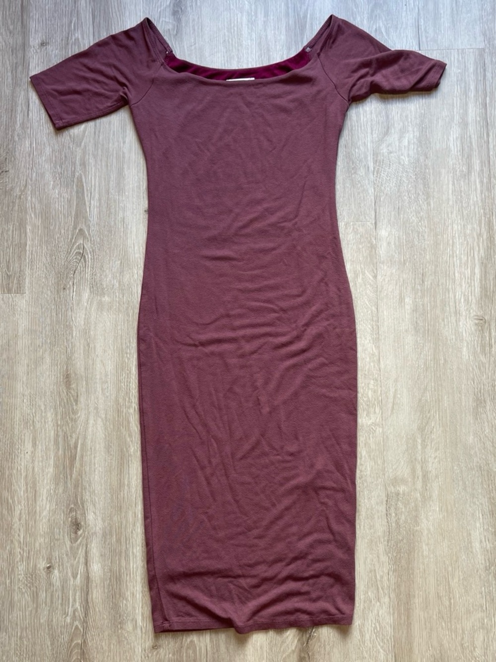 Black Bead Off-Shoulder Midi Dress in Wine size
Medium